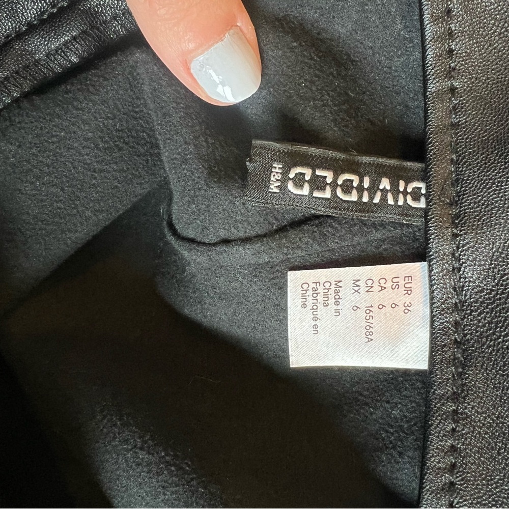 H&M High Waisted Faux Leather Shorts - Picture 4 of 5